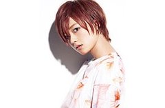 甘くなりがちなピンクを辛口ショートでカッコよく