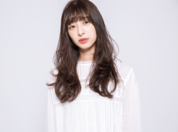 顔のたるみに悩む女子必見！小顔エクサと両立したい、細っそり見せヘアって？