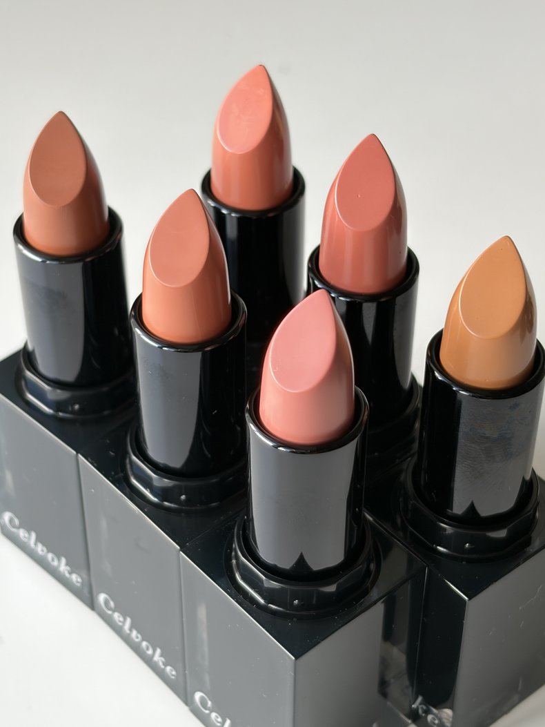 セルヴォーク ルージュ オー ミューテッドグロウ 新色5色 / 限定1色 ￥4,620　既存リップとの違い・ポイント