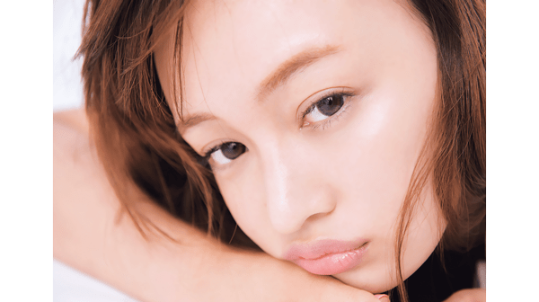 「入れるよりまずは『落とす』ことが大切！」　モデルみたいなキメ肌をつくるためにすべきことをプロに聞いてきた