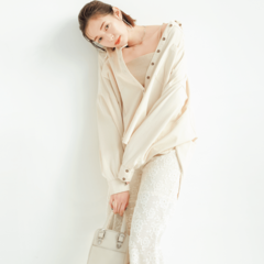 「パンツから薄っすら透け見えしてる生脚がエロい♡」　今季大注目の透けパンツ３