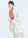 トップス¥7,590、パンツ¥10,890、アウター¥20,900、バッグ¥13,200、スニーカー¥17,600/全てココ ディール