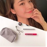 普段はファンデもなし！　ナチュラル美肌さんが唯一持ち歩くお直しアイテム【可愛いあの子のポーチの中身】