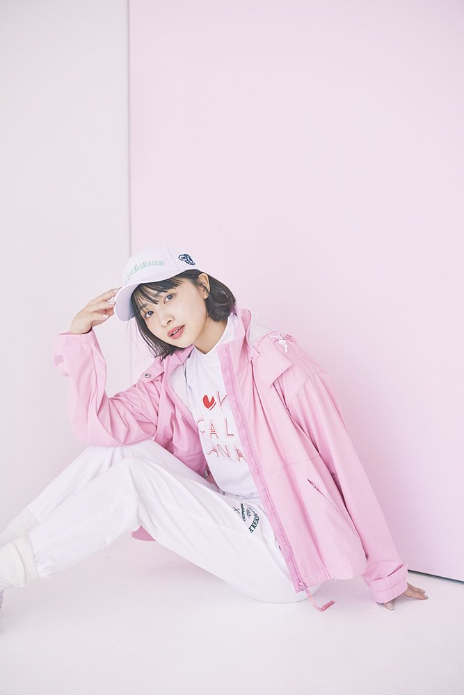 [ジャケットを着回し]シャツ￥10,450／キャロウェイ　パンツ￥14,300／ジャックバニー　キャップ￥4,290／ニューバランス ゴルフ