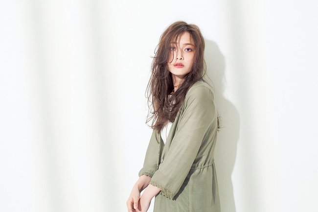 ラフな質感にマニッシュなエッセンスをプラス