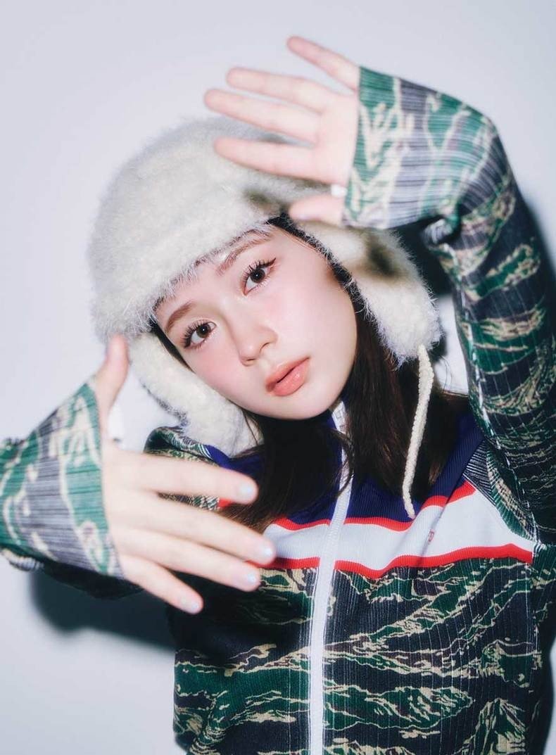 低身長さんにおすすめ！畑芽育さんお手本スタイル⑤被るだけでコーデが格上げ！ Y2Kハットコーデ