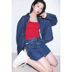 「定番デニム、どう差をつける？」カジュアルも色気も品も欲張る♡赤リップをプラスしてこなれビジュをGET