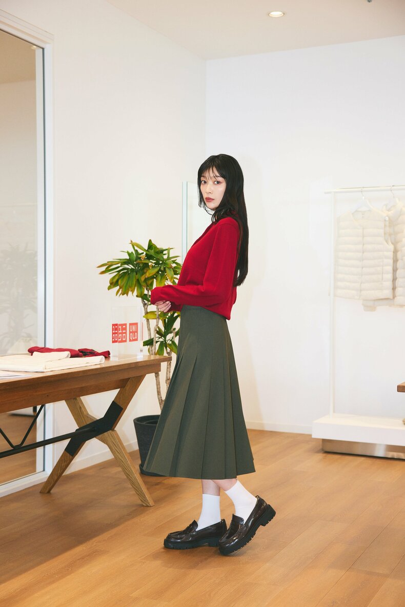 スカート／着回し、トップス￥3,990、パンツ￥3,990／ユニクロ　靴下、ローファー／スタイリスト私物