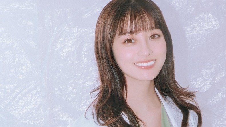 橋本環奈さん最新インタビューまとめ|ドラマ『天久鷹央の推理カルテ』の撮影裏話やar独占!畑芽育さんとの対談も♡MBTIや女優の仕事のメンタル対策も必見