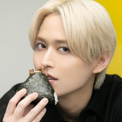 【おむすび男子Vol.5～白岩瑠姫(JO1)と牛しぐれ～】「毎日でも食べたいパワー飯は…」端正な顔立ちと食べっぷりのギャップにドキッ！