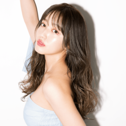 これがロングの実力なのか!? 道ゆくだけで誰もが振り向く、色気滴るいい女♡