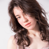 光と影を自在に操る 透け感グレージュ