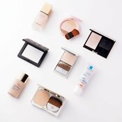 【殿堂入りベースアイテム】「個人的に粉を使うと老けるという印象があったのですが…」プロに聞いてみつけたお宝アイテム８選