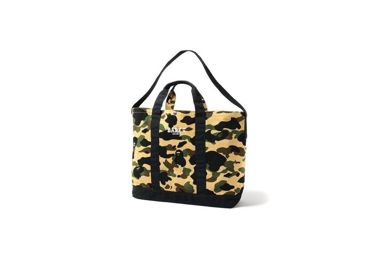 ②「ア ベイシング エイプ®(A BATHING APE®)」の機能性抜群なビックバッグ