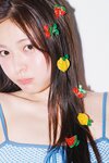 和内璃乃。2026年ar7月号より　ヘアクリップ（スイカ2個セット、チェリー2個セット、レモン2個セット）各￥1,980／スリーフォータイム（ジオン商事）
