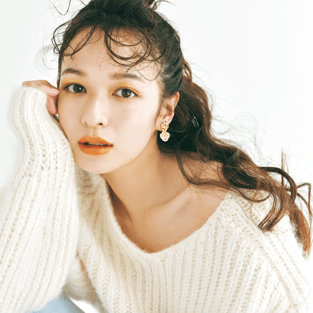 こなれ感あるふんわりウェーブが色気を作る♡フォロワー30万人超えのヘアメイク・Rumiさんが教える”ゆる髪”のコツって？