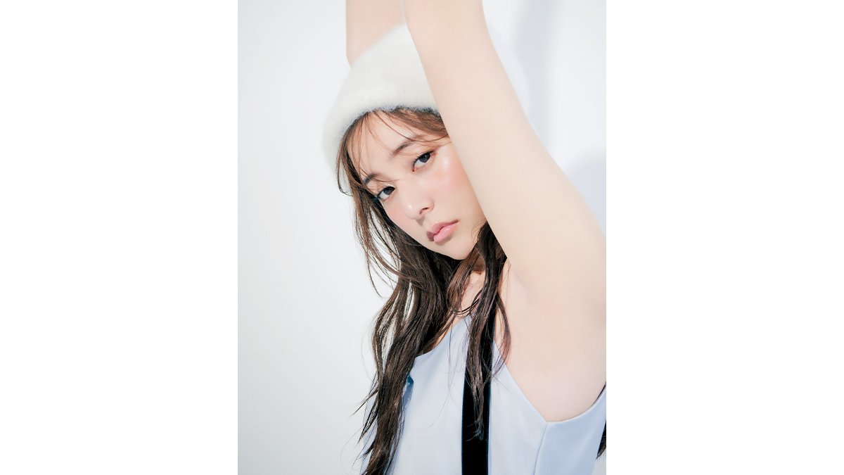 限定価格‼️❤️AMERI❤️新木優子着用⭐️RIB COLLAR SWEAT 新木優子が魅せる【今最も着たい服】6選♡ 芸能界随一のファッショ