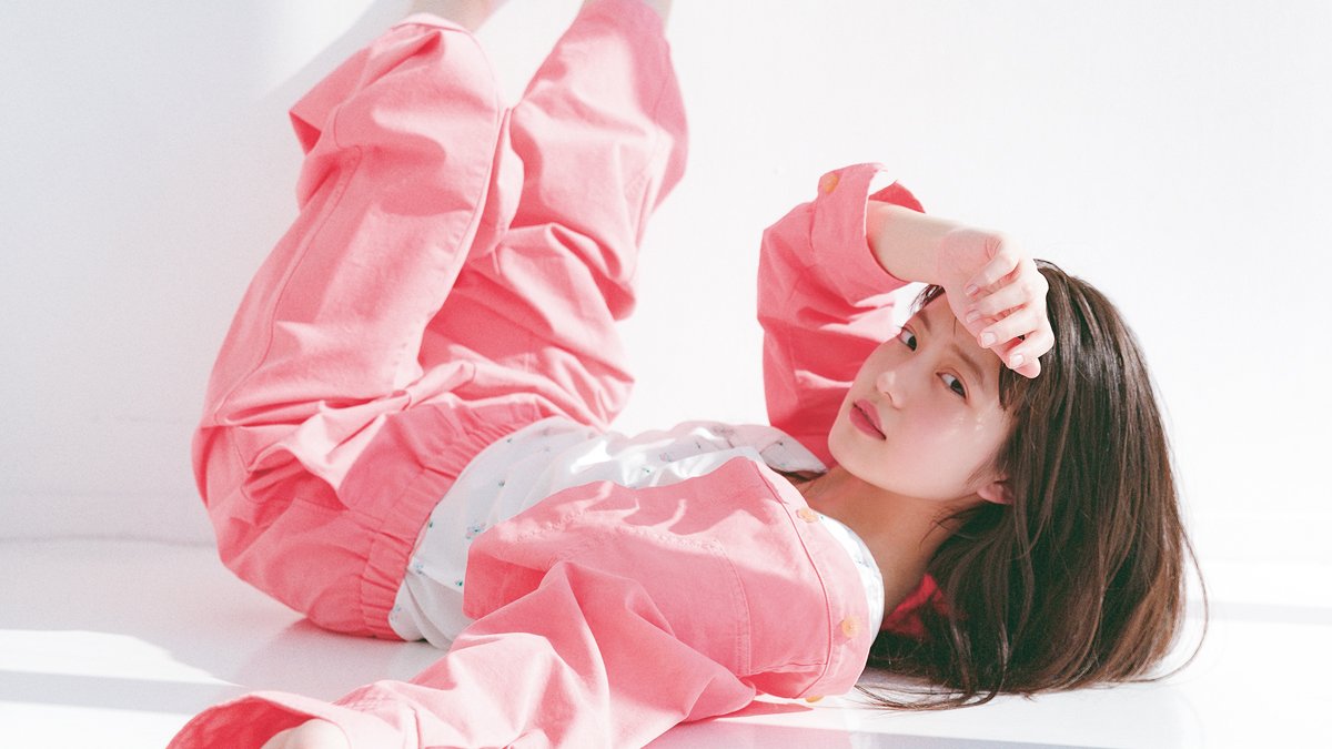 今田美桜、私服はいつも”辛め”？「辛めの黒パンツに、レザーの黒 