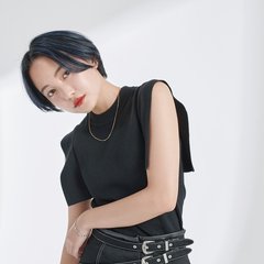 【ショート】夏らしく変身したいなら、光をまとうブルーで目を惹いて♡