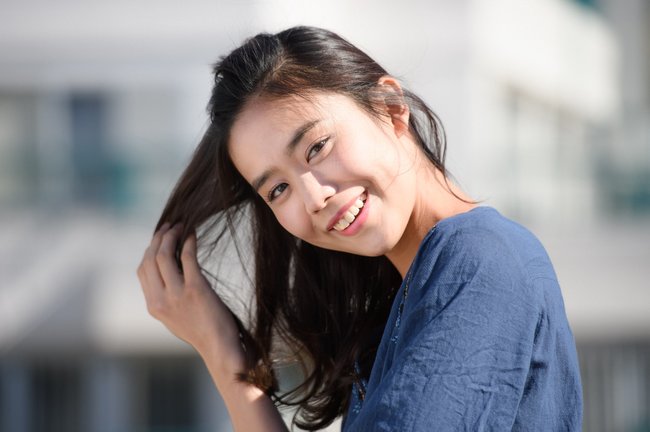 不器用でもできる！　“カーラー”でつくるふんわり前髪【ヘアアレンジ基本のキ】