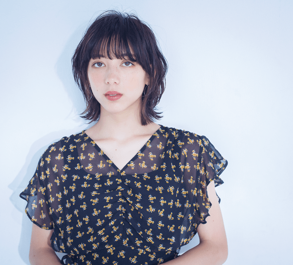 全オトナ女子に捧ぐ、派手すぎずニュアンス抜群に仕上がるナチュラルウルフをご覧あれ！