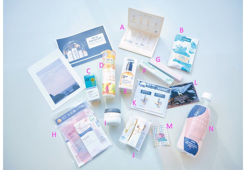(A)MODALIEのヘアサンプルセット(B)Kneippの入浴剤（ランダムで1種類）<br>(C)VT&nbsp;COSMETICSの美容液(D)DETクリアのクレンジング(E)L’ORÉAL&nbsp;PROFESSINNEL&nbsp;<br>PARISのヘアオイル(F)SHEGLAMのマスカラ(G)Ririmewのアイライナー(H)meltの<br>シャンプー&amp;トリートメント(I)L’ORÉAL&nbsp;PROFESSINNEL&nbsp;PARISのヘアマスク<br>(J)APAGARDの歯磨き粉(K)Straineのシャンプー&amp;トリートメント(L)KÉRASTASEの<br>ヘアトリートメント(M)どっきゅん♥フェスのステッカー(N)AMAMIの炭酸水