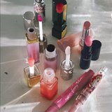 【ar的推しリップ9選】プロも唸る♡”強くなりすぎない”ブラウンリップも!?「赤みが混じったツヤ仕上げで、怖くなりすぎないところがいい」