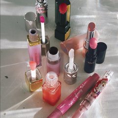 【ar的推しリップ9選】プロも唸る♡”強くなりすぎない”ブラウンリップも!?「赤みが混じったツヤ仕上げで、怖くなりすぎないところがいい」