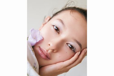 ひんやり冷たい低温ブルーメイク はかなくてどこまでも涼しげな顔に Arweb アールウェブ ひんやり冷たい低温ブルーメイク はかなくてどこまでも涼しげな顔に Arweb アールウェブ
