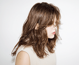 チラ見えが何ともエロい 男ゴコロをくすぐる鉄板ヘアは前髪で差をつける Arweb アールウェブ