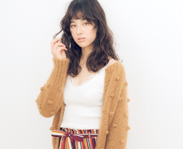 顔まわりに表情を添えた 憧れのくっきりウェーブ