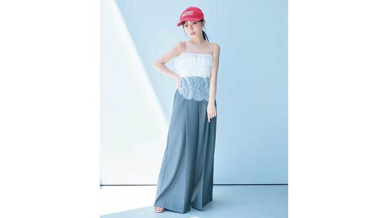 大流行中のレースはきれいめパンツと赤キャップで差をつける♡ギャップマシマシ【キレイなお姉さんコーデ】