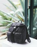 バッグ￥85,800／アミ パリス（アミ パリス ジャパン）