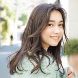 ふわりとたなびくレイヤーロングがエモすぎる♡