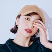 佐藤晴美×赤リップの破壊力!!!秋冬に着たい濃紺デニムと相性抜群のリップ3選