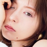 濃い色デニムには媚びない”ひんやりアイメイク”が鉄則♡ 八木アリサが魅せる【ブルーポイントメイク】HOW TO