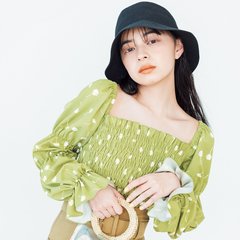 色っぽい♡と思わせる服装って？【スクエアネックでさりげない色気を演出】