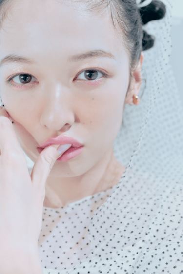 画像 写真 儚げフェロモンが尊い 可愛いだけじゃない 青み純ピンクメイク Arweb アールウェブ 大好きな人にモテるための髪型 メイク ファッション情報満載