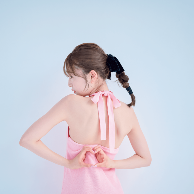 【大人のための三つ編み講座】アイディア次第で大人可愛いが実現♡チラ見せや黒リボンで今っぽさもUPして