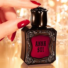 ”伝説の赤”でクリスマスを迎えよ！　オンナ度上がる【アナ スイ】の新作ネイル5本