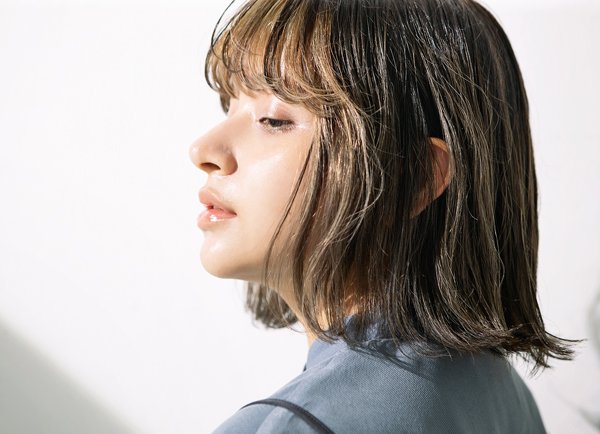重めボブに遊び心をプラスするのは【フェイスフレーミング】