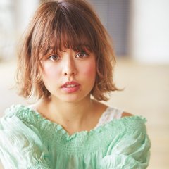 不規則な毛先の愛されボブは 透明感出まくり注意報発令中