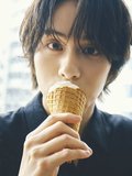 山下幸輝。シャツ¥37,400、パンツ¥35,200/ラッド ミュージシャン 原宿 その他/スタイリスト私物