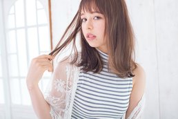 インナーカラーで毛先にピュアな表情を宿らせて