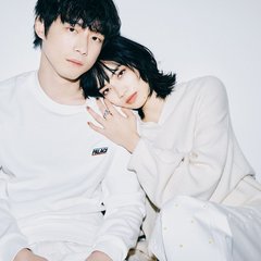 小松菜奈・坂口健太郎、オールホワイトの無敵感が凄まじい…!!「打ち合わせなしに色とかテイストが揃ったら嬉しい」デート服について語る♡