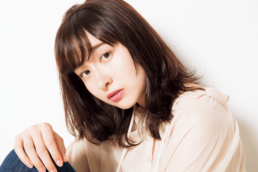 シンプルなキレイめミディで 好感度アップをお約束