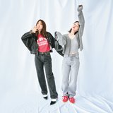 瞬時に＂オシャレ上級者＂になれる⁉︎ どんなテイストにも合わせやすい【グレー&ブラックデニムコーデ】2選