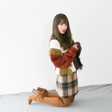 ￥2,000で“イマっぽさ”を手軽にゲット！　ニーハイブーツと相性120％なユニクロのチェックミニ♡