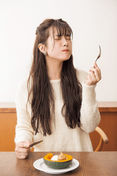 ハロウィンを味覚で楽しむ♪ かぼちゃ蒸し白ごまチーズかけレシピ