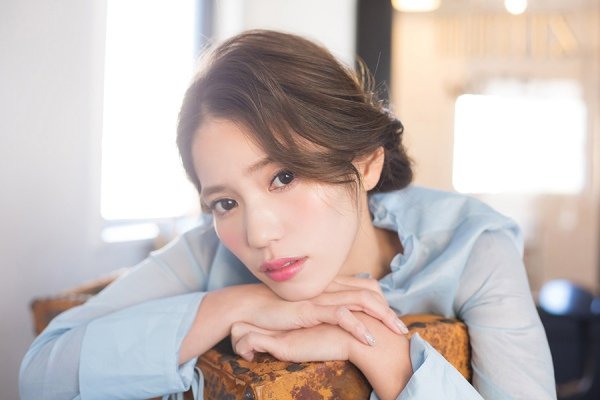 大人っぽく見られがちな面長顔が若見えするベースメイクって？